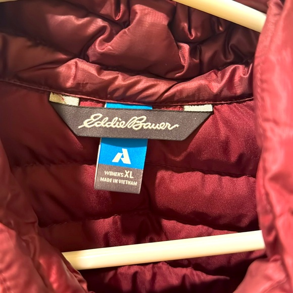 Eddie Bauer women’s XL down vest.  Brand new, never worn - Picture 2 of 3